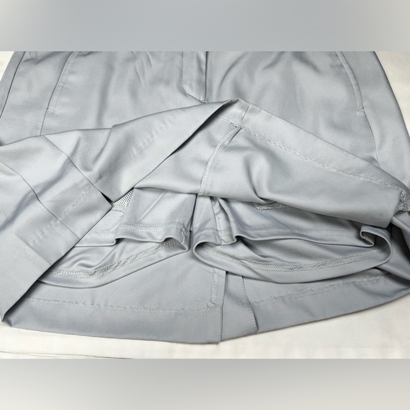 IZOD GOLF Light gray Women’s Golf/Pickleball skort, size 4. - Picture 6 of 10